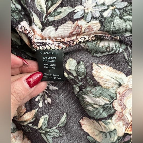 OLIVACEOUS floral top peplum NWT size Large - Picture 7 of 16